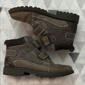 Clarks Stylish Brown Leather Ankle Boots size 13 Y